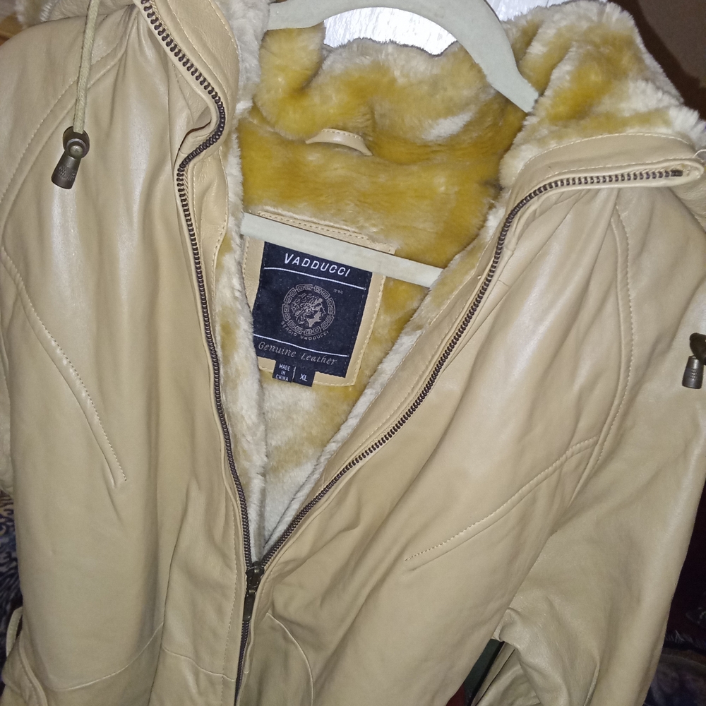 Vadducci Leather Jacket with Faux Fur Lining - Picture 3 of 7